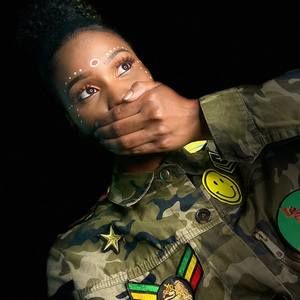 Meet your Posher, Eveliza